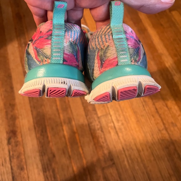 Skechers Lightweight Memory Foam Women’s Sneakers Size 7 Comfort Shoes Tropical - Picture 6 of 7